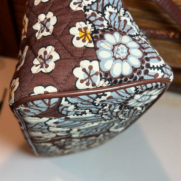 Vera Bradley quilted fabric tote, shoulder bag, patent leather trim. Like new. - Picture 10 of 17